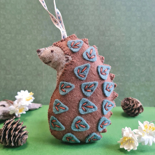 Folk Hedgehog from Felt Craft Kit MKFHD1F-0