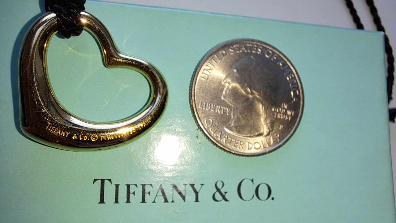 Else Peretti Open Heart Pendant from Tiffany & Co. 18K Gold-27
