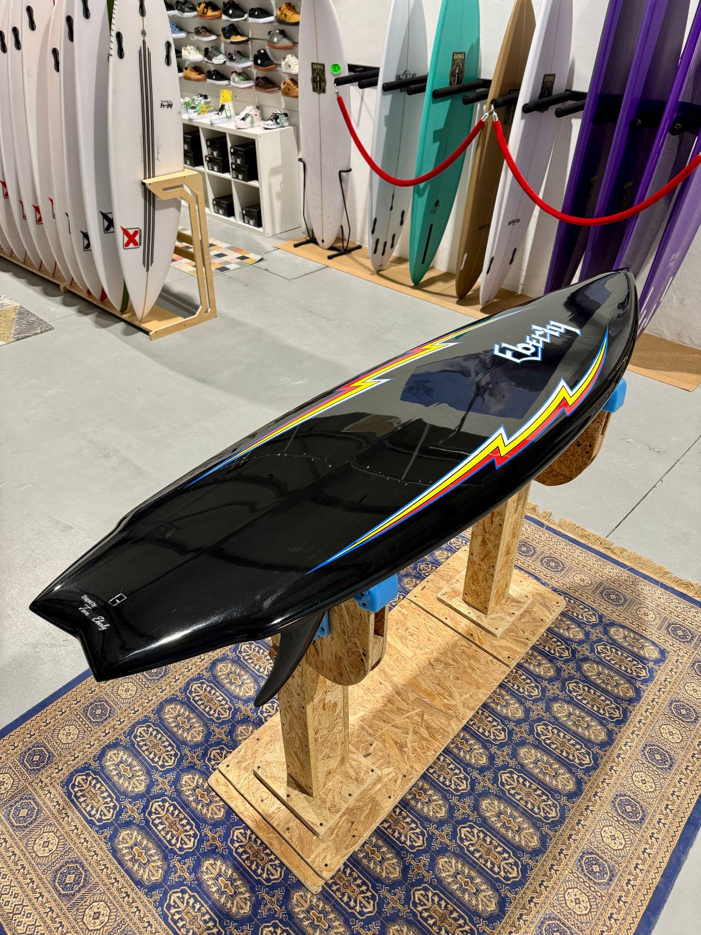 Prancha Surf Eberly Twin Fin - Wing Swallow 6’0